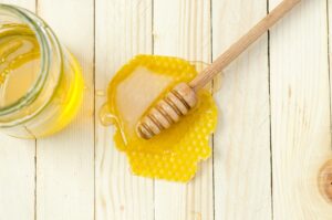 honey can help in Minimizing the appearance of scars 